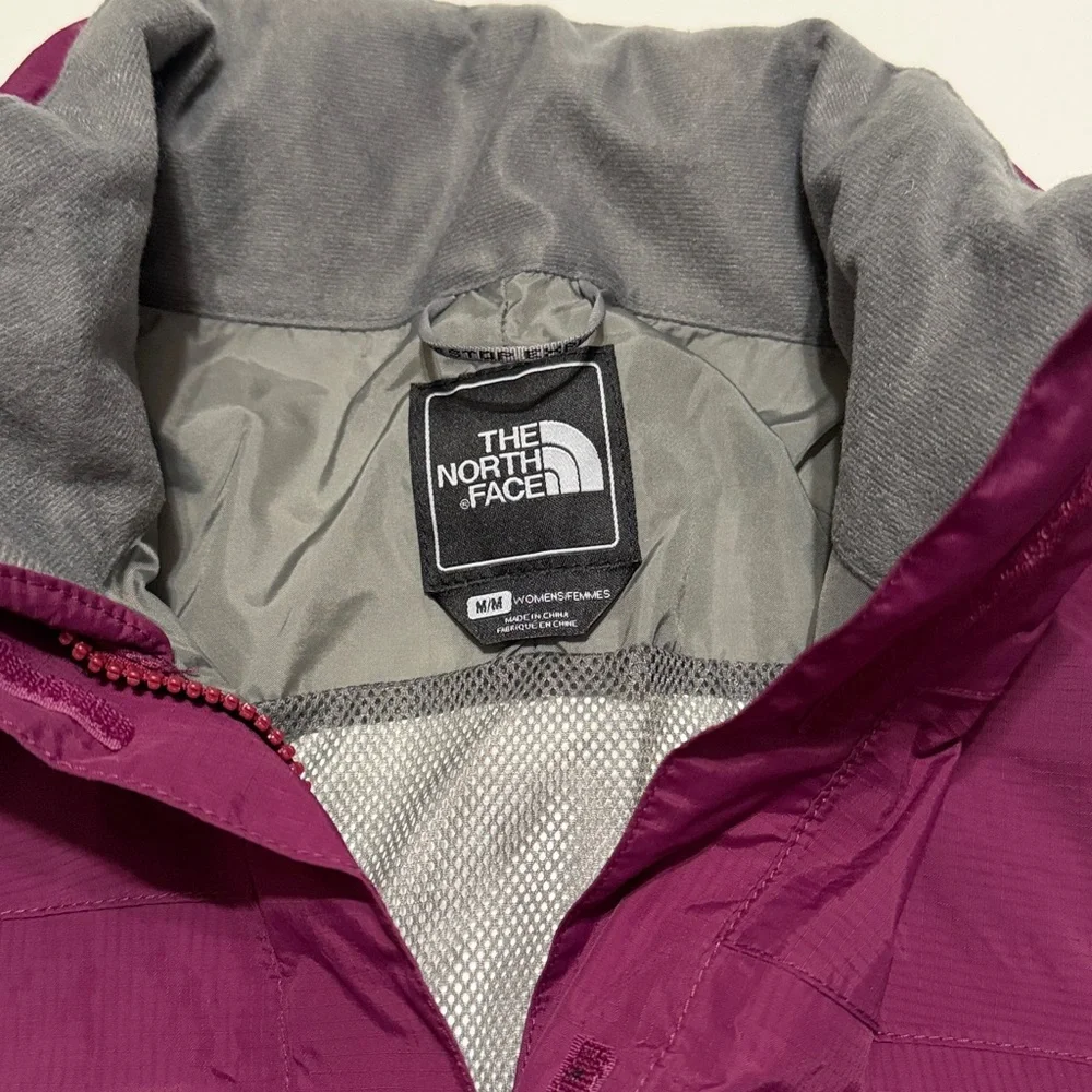 The North Face Women's Magenta Jacket with Packable Hoodie M - Picture 5 of 8